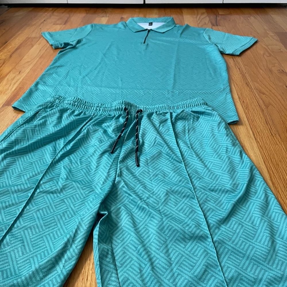 Men’s Green Pattern Polo Shirt and Shorts Golf Set